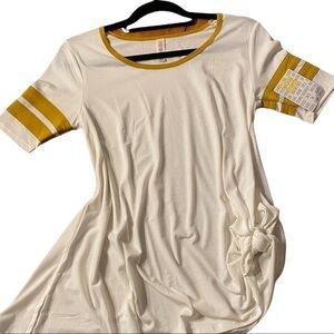 NWT LuLaRoe Perfect Tee swing top, w/flirty side slits & flattering half-sleeve